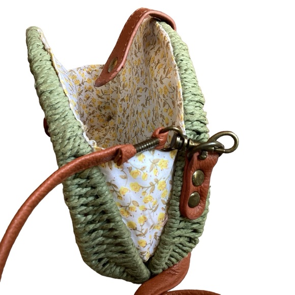 Vintage Style Small Green Wicker Bag Taco Crescent Shaped Boho - Picture 7 of 8